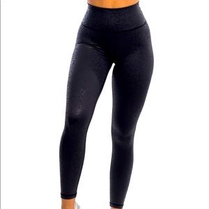 Echt Wild Scrunch leggings